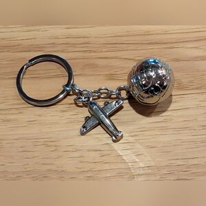 Source Unknown Metallic Airplane and Globe Key Holder